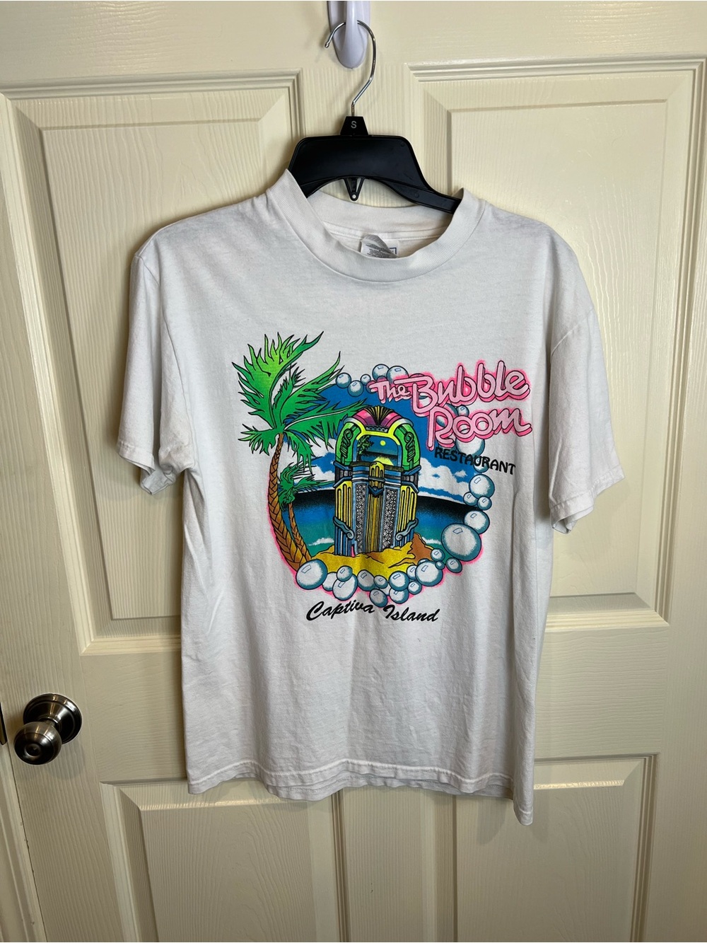 Vintage Hanes single stitch captive sanibel bubble room medium